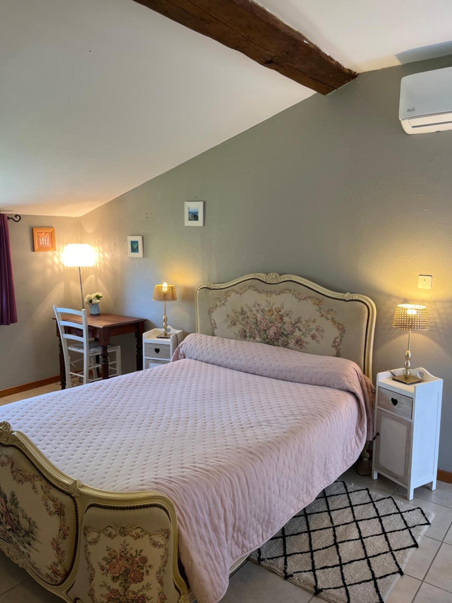 Chambres Et Gite Peyroutas " Camille" Vignonet St Emilion Exterior photo